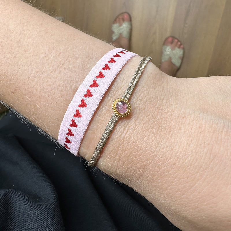 This magnificent design is handwoven using 160 threads, it takes for our master artisans 1 hour and 20 minutes to weave each bracelet. Details:  - Handwoven using Polyester  - Can be worn in the water - Width 8 mm  -Adjustable bracelet  -Women bracelet -Pride bracelet
