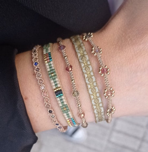 LILAC HANDMADE BRACELET WITH GOLD AND SEMI-PRECIOUS STONES