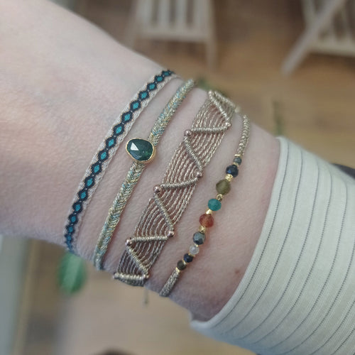 BASIC HANDMADE BRACELET IN GREEN AND BEIGE TONES