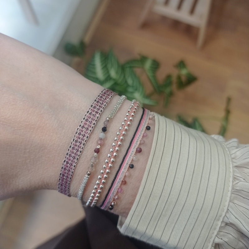 BASIC HANDMADE BRACELET IN PINK AND SILVER TONES