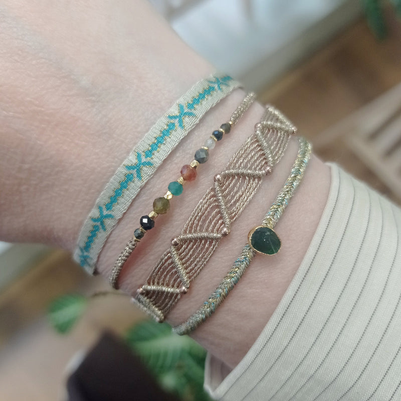 BASIC HANDMADE BRACELET IN GREEN AND BEIGE TONES