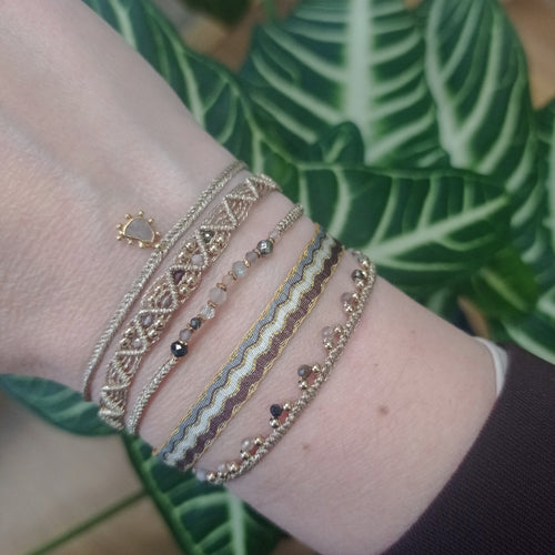 BASIC HANDMADE BRACELET IN BEIGE BLUE AND BROWN TONES shop