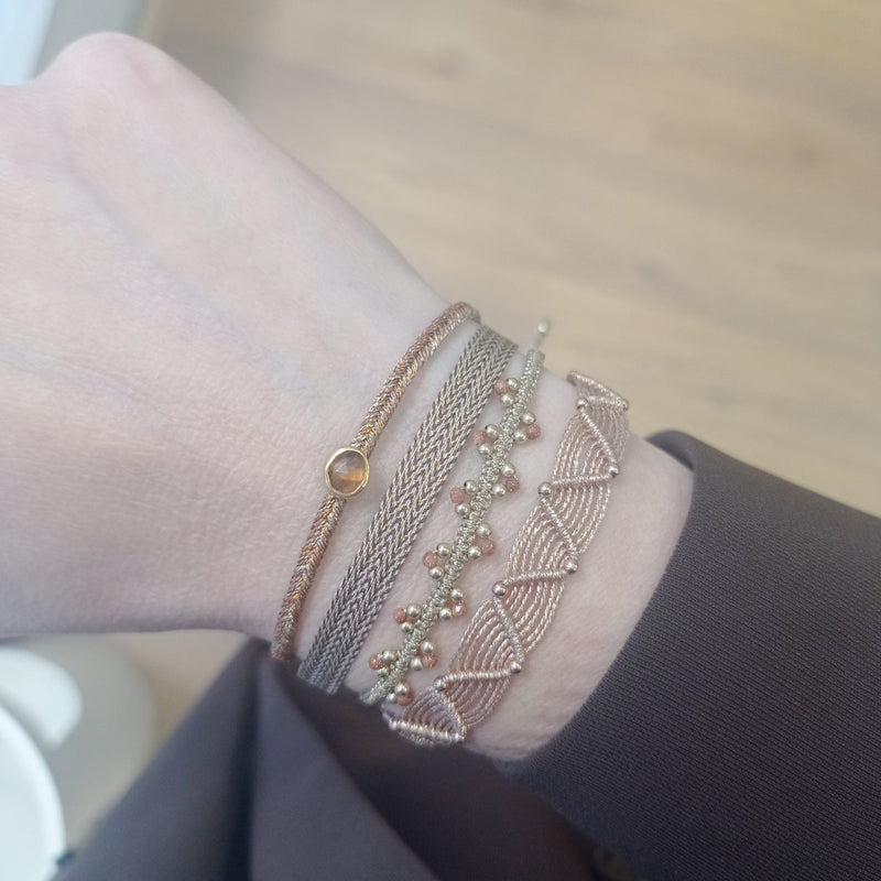 BASIC HANDMADE BRACELET IN BURGUNDY AND GOLD TONES