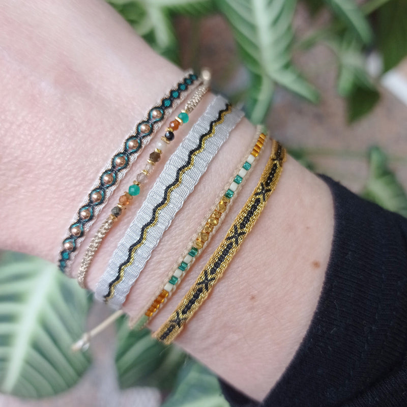 BASIC HANDMADE METALLIC BRACELET IN  BLACK AND GOLD TONES