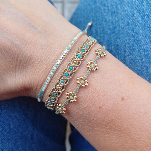HANDMADE BEADED BRACELET IN PASTEL TONES WITH SILVER DETAIL