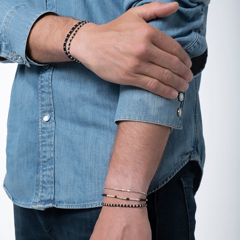 Handmade using  glass beads and 925 sterling silver squares, this cool bracelet will give to your looks a touch of style and elegance  Details:  -Japanesse glass beads  -925 sterling silver details   -Adjustable bracelet for men   - Width: 5 mm  - Can be worn in the water