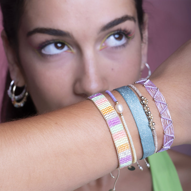 This beautiful handwoven bracelet features a web like design with 14k rose gold filled beads. This unique design can be worn under water and all season long.   Wear it with your favourite jeans and t-shirt!   Details:      14k rose gold filled  bead details     Metallic threads     Handwoven adjustable bracelet     Width 0.8 cm 