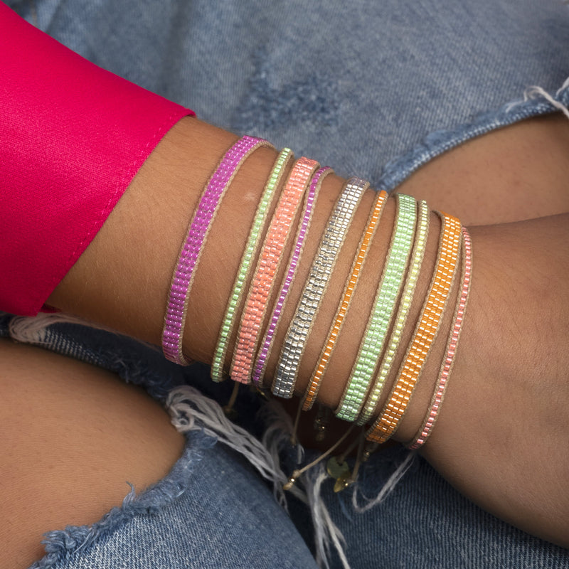 Handwoven in Colombia, this feminine bracelet features a single row of Japanese glass beads.  Wear this stylish bracelet alone or as a part of a bracelet layering combination, with your favourite jeans & t-shirt!  Details:  - Japanese glass beads  - Width: 2mm  - Adjustable bracelet   -Can be worn in the water