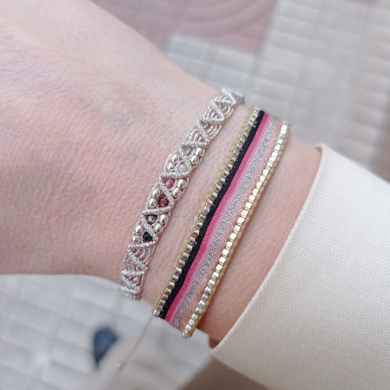 HANDMADE BRACELET IN PINK TONES WITH JAPANESE GLASS BEADS DETAIL