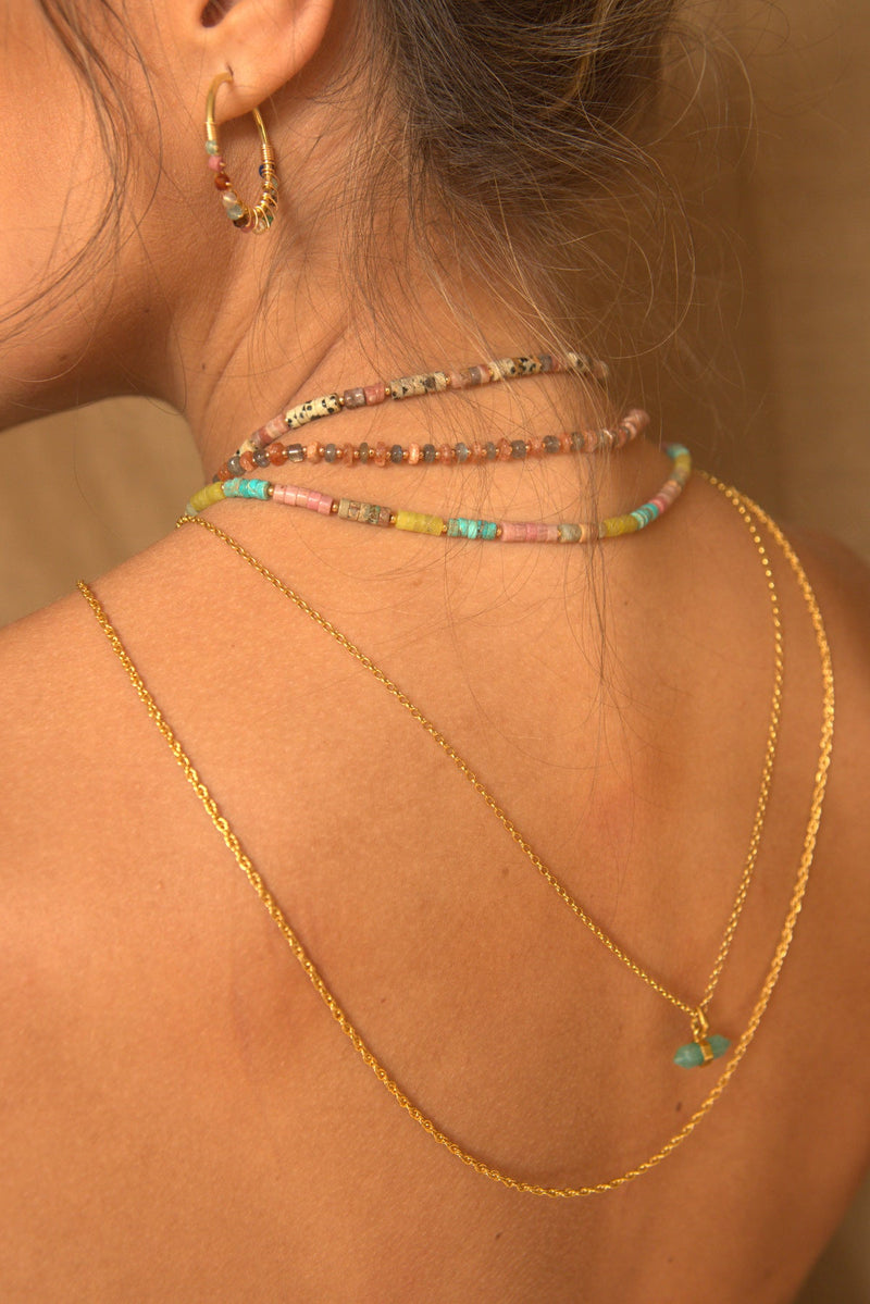 This Beautiful and elegant necklace features natural stones and 14k rose gold beads all around.   Have fun layering all our new colourful necklaces, metal chains and pearls in different lengths . it will give you a great casual look for the office, dates and parties!   Details:  -Handmade Necklace  - Peach sunstone & Labradorite gemstones   -14k rose gold beads  -Size: 36cm  -Drop:18cm