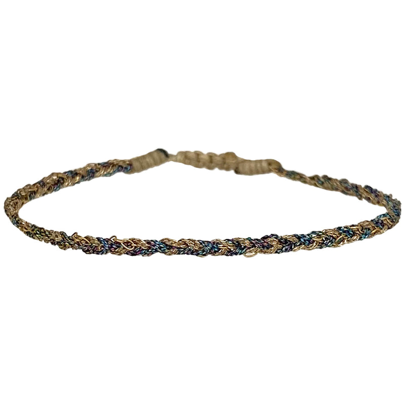 This handwoven beautiful creation makes this bracelet a unique piece using 14k gold filled chain. Wear them solo or together, depending on your mood.  Details:  - 14k gold filled CHAIN   - Gold metallic thread  - Adjustable Bracelet   - Width 4mm