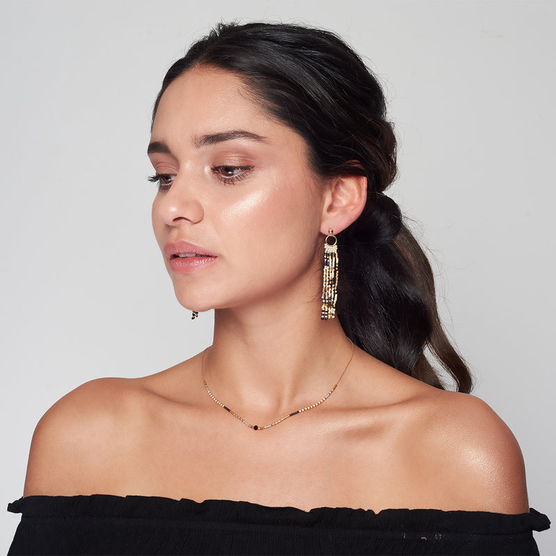 TOPO EARRINGS IN NEUTRAL TONES