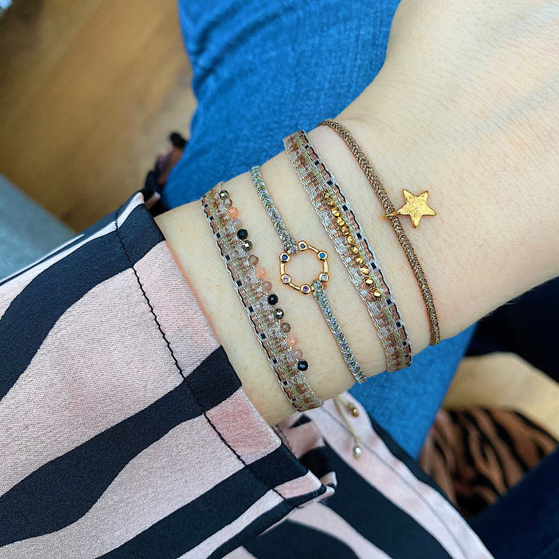SAPPHIRE THIN HOOP BRACELET IN GOLD