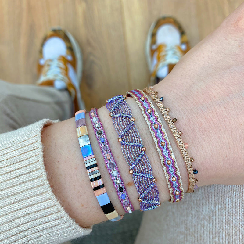 SET OF TWO HANDMADE BRACELETS IN PURPLE TONES