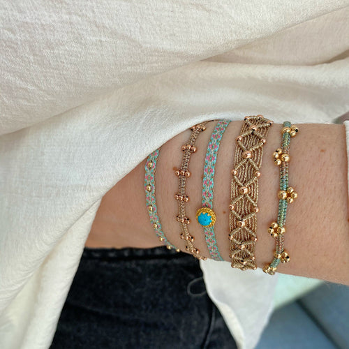 TURQUOISE STONE BRACELET IN BRIGHT TONES