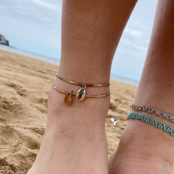 SHELL ANKLET BRACELET IN PINK TONES & GOLD