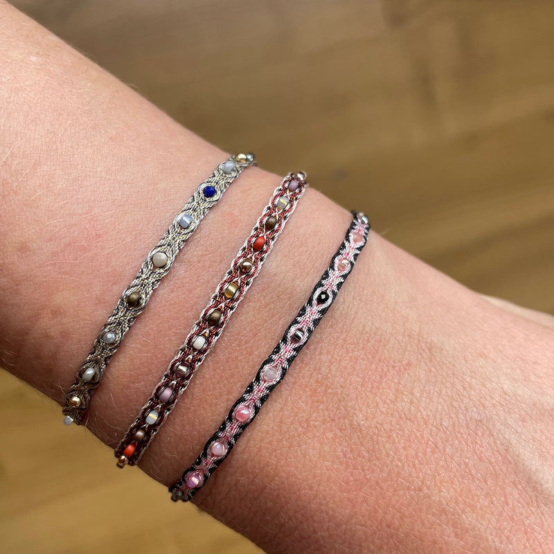HANDWOVEN MIX BRACELET IN NEUTRAL TONES WITH GEMSTONES DETAILS AND ROSE GOLD
