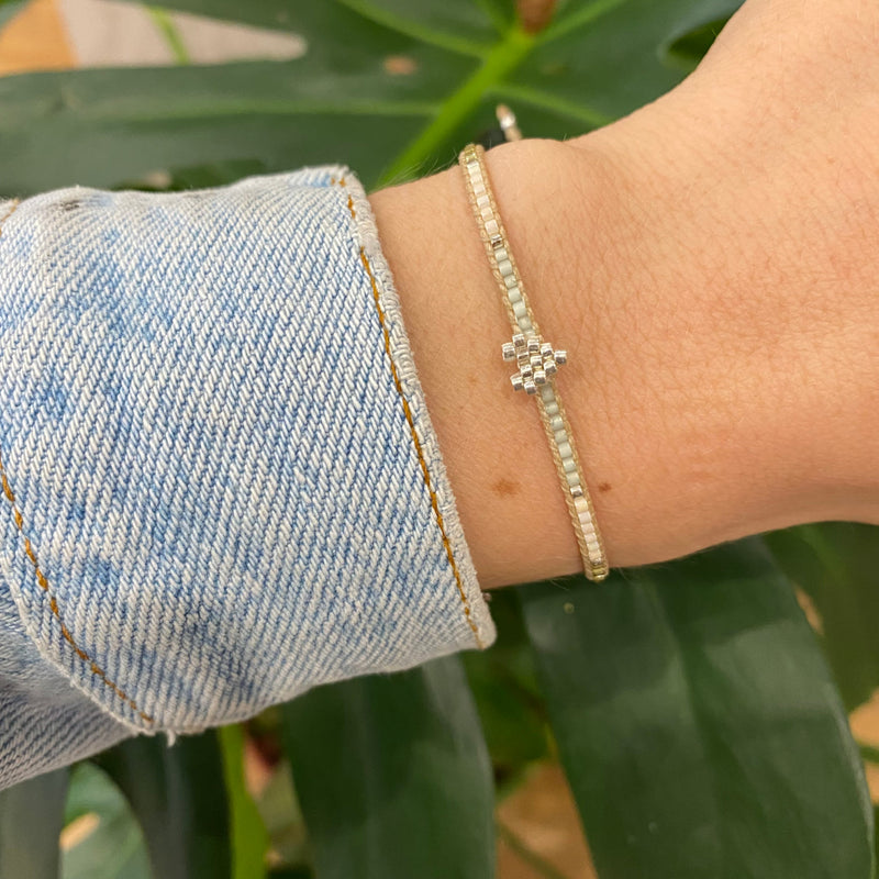 HANDWOVEN HEART BRACELET IN BLUE & SILVER TONES