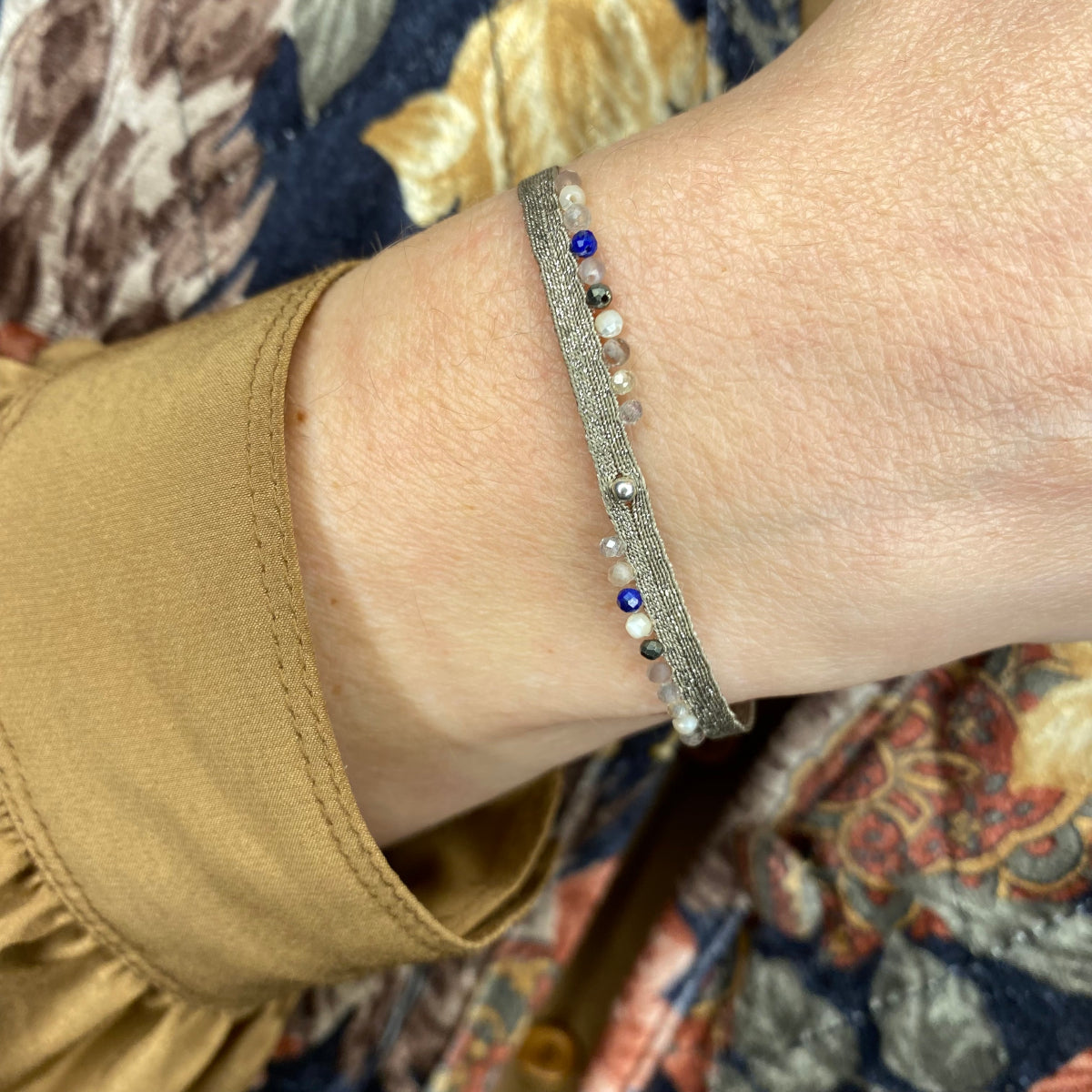  Intermixed semi-precious stones  - 925 sterling silver bead  - Handwoven using metallic threads  - Width 3mm  -Women bracelet  - Adjustable bracelet  -Can be worn in the  water