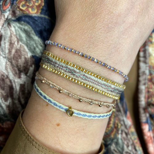 '- Tanzanite Stones  - Vermeil faceted beads  - Width 2mm  -Women bracelet  - Adjustable bracelet  -Can be worn in the  water