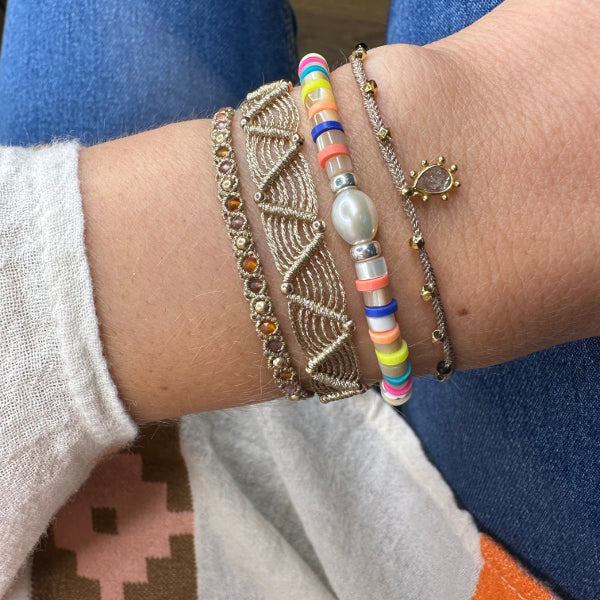 MOTHER OF PEARL & VYNIL BEADS BRACELET WITH SILVER DETAILS