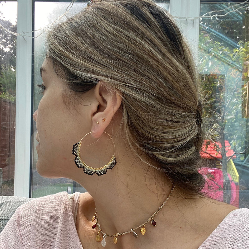 HOOP EARRINGS IN GOLD & BLACK TONES