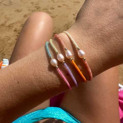 HANDMADE AMARI BRACELET IN BLUE AND PINK TONES FETURING GOLD BEADS AND A FRESHWATER PEARL