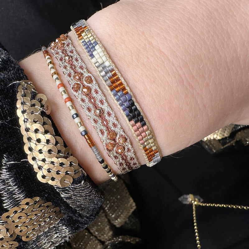 Handwoven in Colombia, this feminine bracelet features a single row of Japanese glass beads in silver and pink tones.  Wear this stylish bracelet alone or as a part of a bracelet layering combination, with your favourite jeans & t-shirt!  Details:  - Japanese glass beads  - Width: 2mm  - Adjustable bracelet 