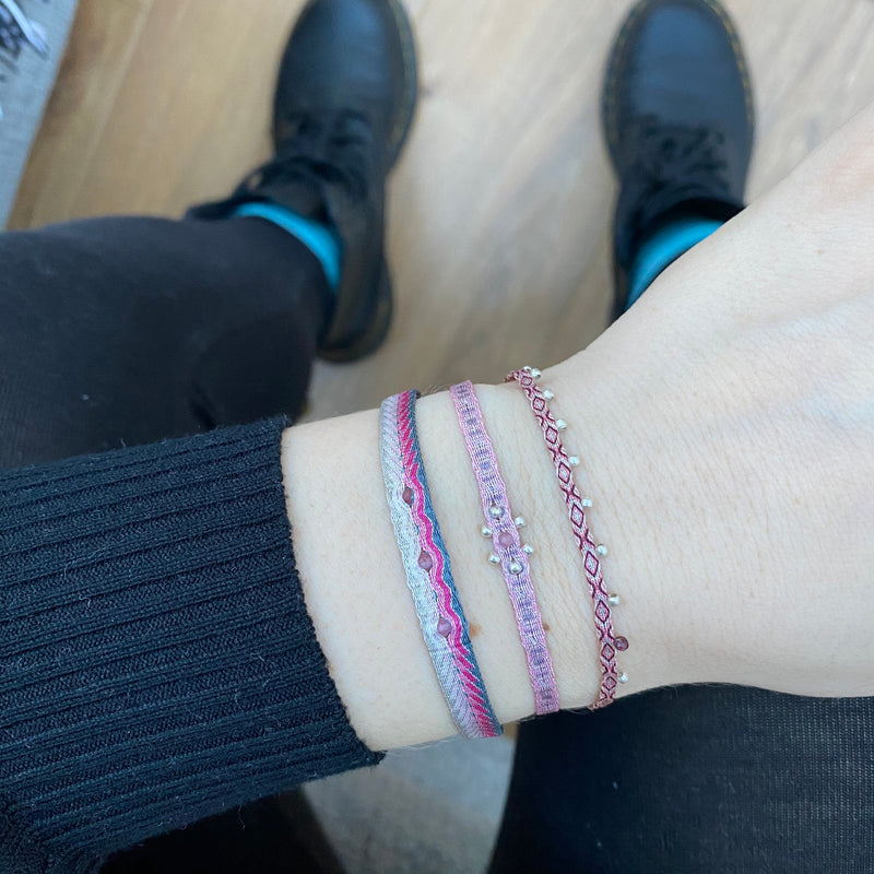 STONE BRACELET IN PINK AND BURGUNDY TONES