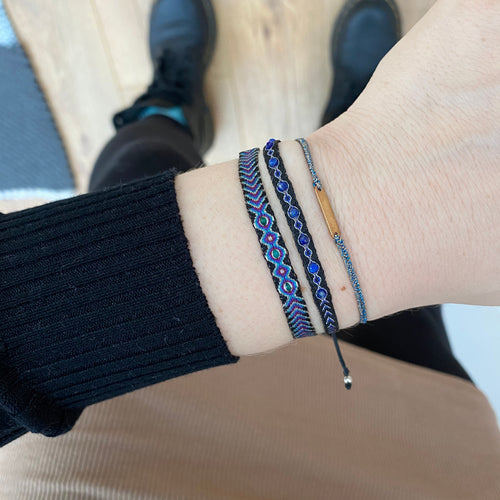 HANDWOVEN BRACELET WITH LAPIS LAZULI IN DARK TONES