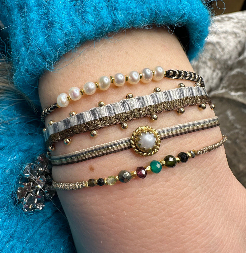 HANDMADE BEADED BRACELET IN COPPER AND GREY TONES WITH GOLD DETAILS