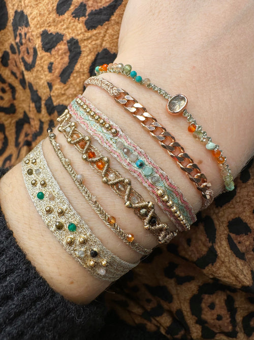 HANDMADE COLORS WEB BRACELET WITH GOLD DETAILS AND GEMSTONES