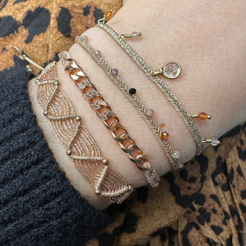 CURVE HANDMADE BRACELET IN COPPER TONES WITH ROSE GOLD CHAIN DETAIL