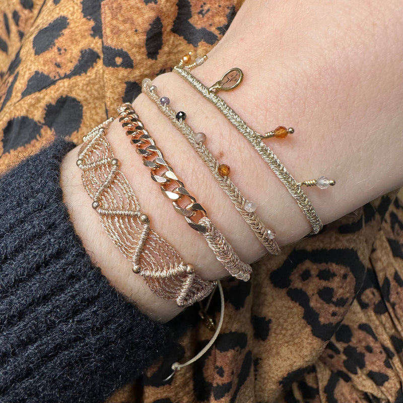 CURVE HANDMADE BRACELET IN COPPER TONES WITH ROSE GOLD CHAIN DETAIL