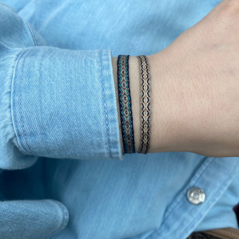 BASIC HANDWOVEN BRACELET IN BLACK, BEIGE AND GOLD TONES