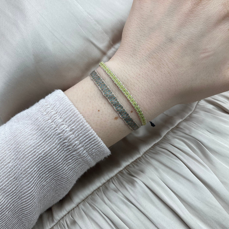 BASIC HANDWOVEN BRACELET IN BRIGHT GREEN, BEIGE & GOLD