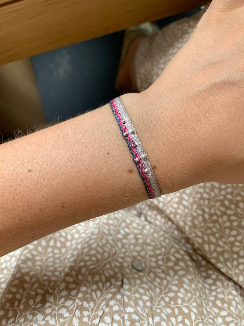 FLOWER BRACELET IN PINK AND GREY