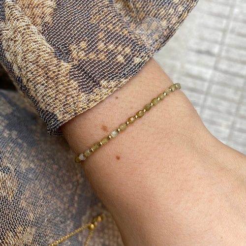 SCARLETT HANDMADE BRACELET FEATURING TSAVORITE STONES AND GOLD BEADS