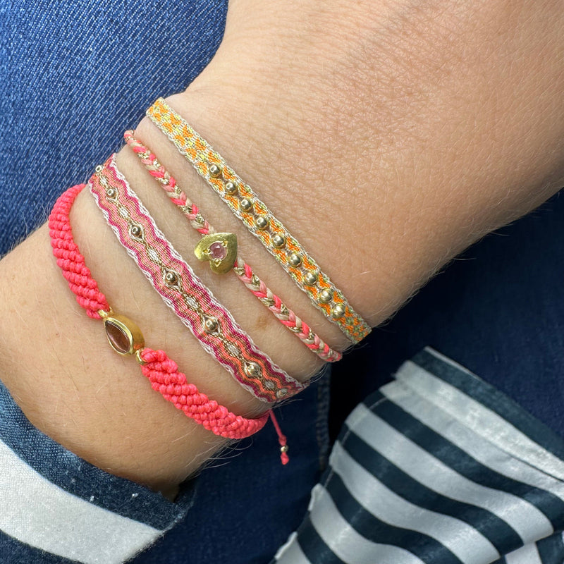 HANDMADE MIX BRACELET IN NEON ORANGE AND YELLOW TONES WITH GOLD DETAILS
