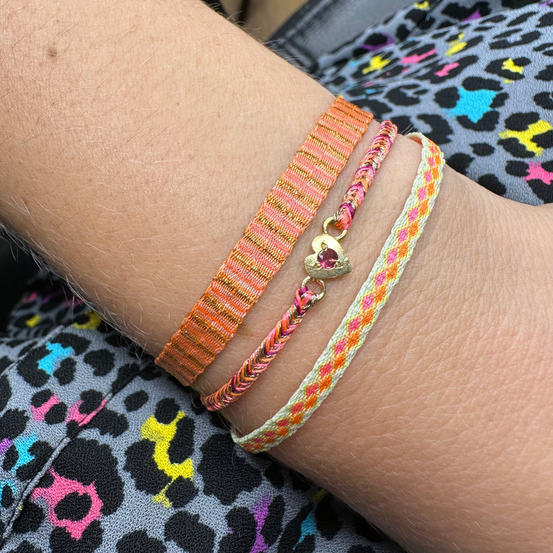 Designed and handwoven to be worn at all times using traditional artisanal handcrafting and techniques that take plenty of time and love This bracelet is handmade using neon polyester threads that glow in the dark!!  Details:  - Handwoven using Polyester  -Can be worn in the water  - Stainless steel "LeJu London" logo/tag  - Width 5mm