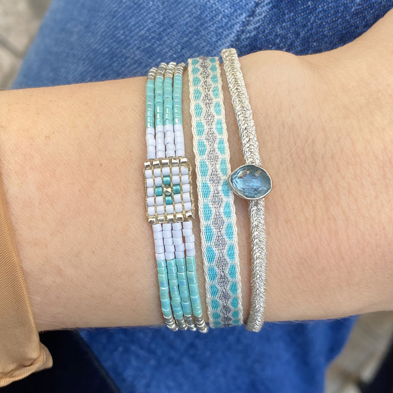 BASIC HANDMADE BRACELET IN TONES OF AQUA AND SILVER