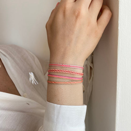 BASIC HANDMADE BRACELET IN BRIGHT PINK AND BEIGE