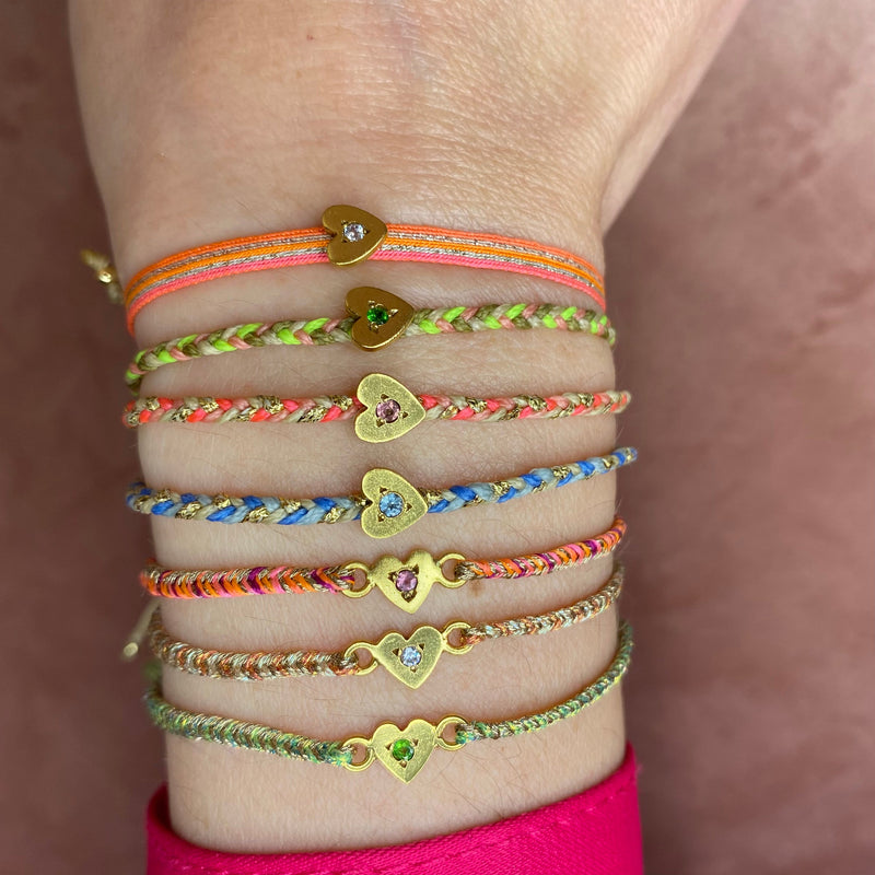 HANDMADE HEART BRACELET IN NEON TONES FEATURING A QUARTZ STONE