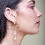 This gorgeus hoop earrings are so striking, sophisticated and sculptural. Handmade by our team of master artisans using a vermeil hoop decorated with peach sunstone semi-precious stones, mother of pearl stars and freshwater pearls.     Details:  - Handmade earrings  - 24k Gold vermeil Hoop on 925 sterling silver   -Hoop diameter: 25mm, lenght: 70 mm  -Peach sunstone, mother of pearl and freshwater pearls  -Vermeil Beads